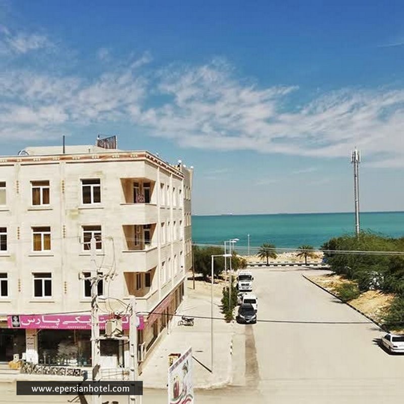 یک هتل ساحلی در قشم